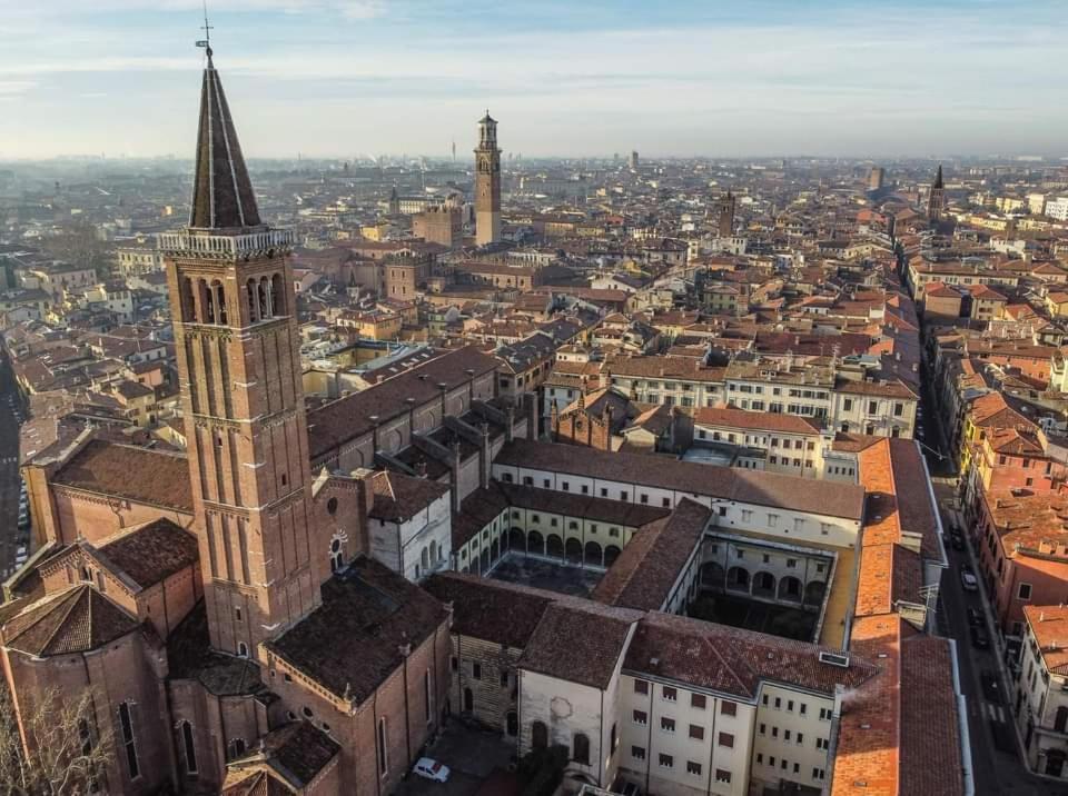 Heart Of Verona Bagian luar foto